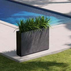 Fioriera Alta Herstera DECO PLANTER DIVIDER 25 in Metallo colore Nero e Pannello Effetto Marmo 120x25x80 cm